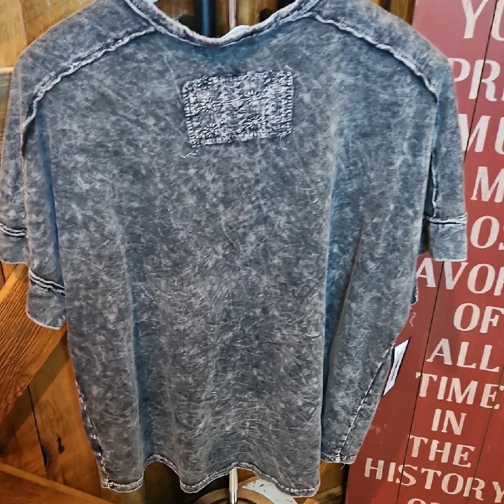 283 Washed Black Short-Sleeve Henley with Textured Front Panel - Picture 8 of 10